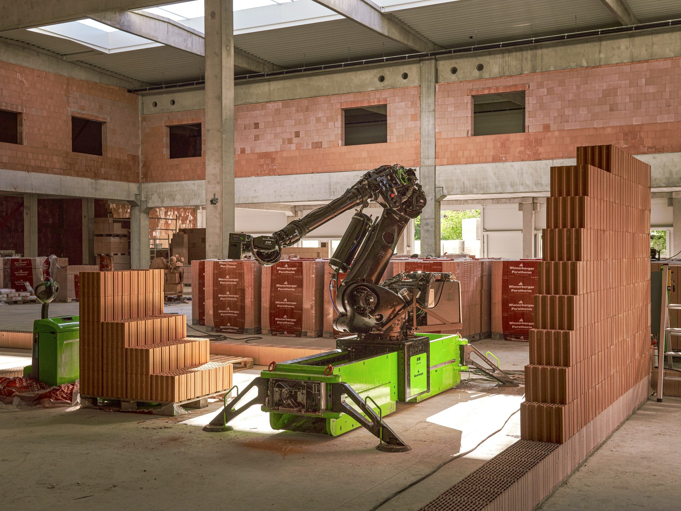 Zdící robot poprvé na stavbě